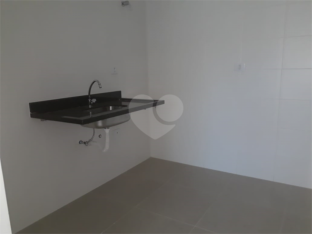 CASA DE CONDOMÍNIO 2 DORM., 2 SUÍTES, 2 VAGAS  NO BAIRRO DE STA. TEREZINHA