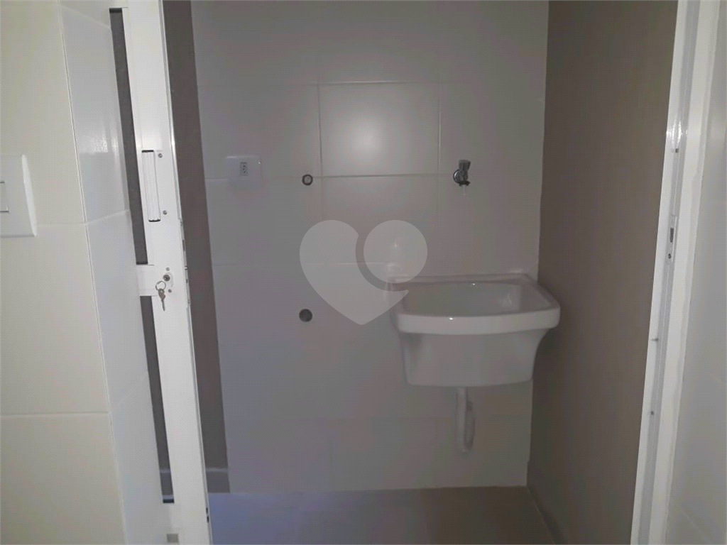 CASA DE CONDOMÍNIO 2 DORM., 2 SUÍTES, 2 VAGAS  NO BAIRRO DE STA. TEREZINHA
