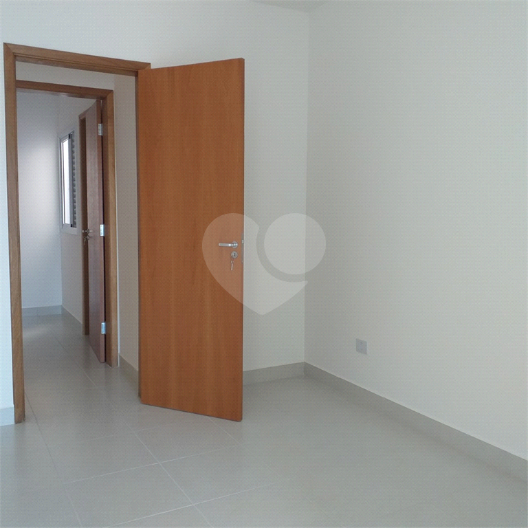 CASA DE CONDOMÍNIO 2 DORM., 2 SUÍTES, 2 VAGAS  NO BAIRRO DE STA. TEREZINHA