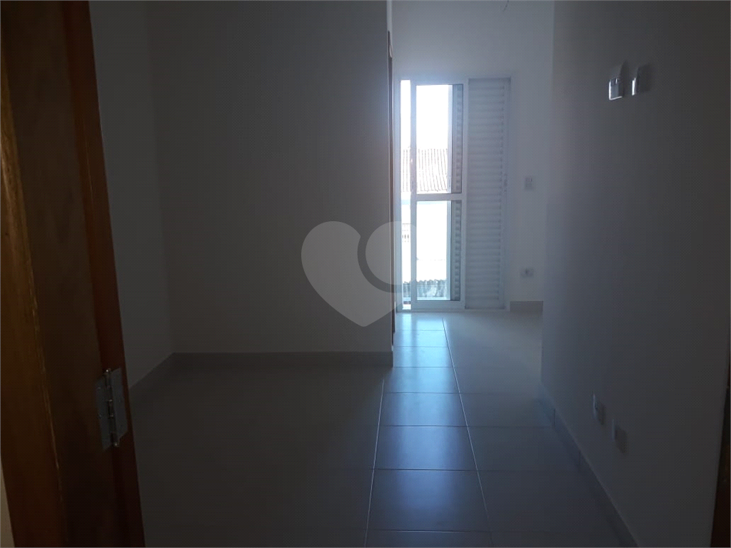 CASA DE CONDOMÍNIO 2 DORM., 2 SUÍTES, 2 VAGAS  NO BAIRRO DE STA. TEREZINHA
