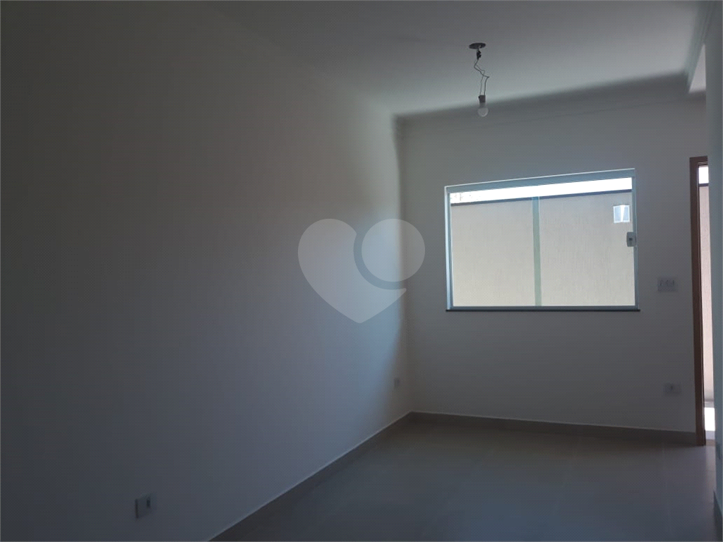 CASA DE CONDOMÍNIO 2 DORM., 2 SUÍTES, 2 VAGAS  NO BAIRRO DE STA. TEREZINHA