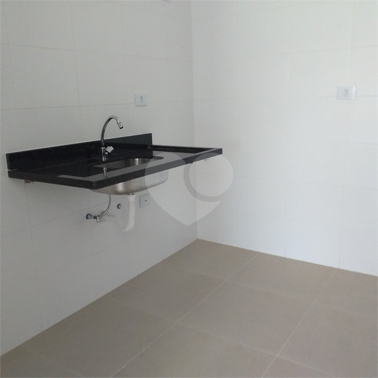 CASA DE CONDOMÍNIO 2 DORM., 2 SUÍTES, 2 VAGAS  NO BAIRRO DE STA. TEREZINHA