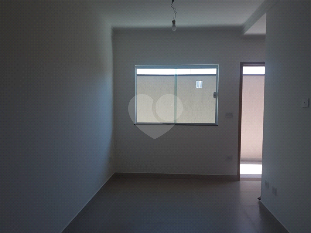 CASA DE CONDOMÍNIO 2 DORM., 2 SUÍTES, 2 VAGAS  NO BAIRRO DE STA. TEREZINHA