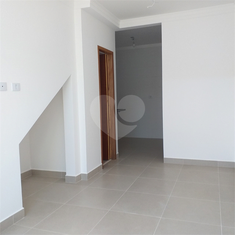 CASA DE CONDOMÍNIO 2 DORM., 2 SUÍTES, 2 VAGAS  NO BAIRRO DE STA. TEREZINHA