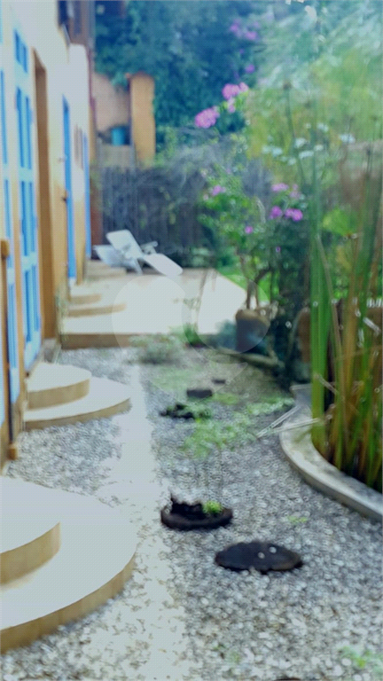 Casa de Vila Residencial com 4 dormitórios e 4 suítes na melhor localização de Embu das Artes.