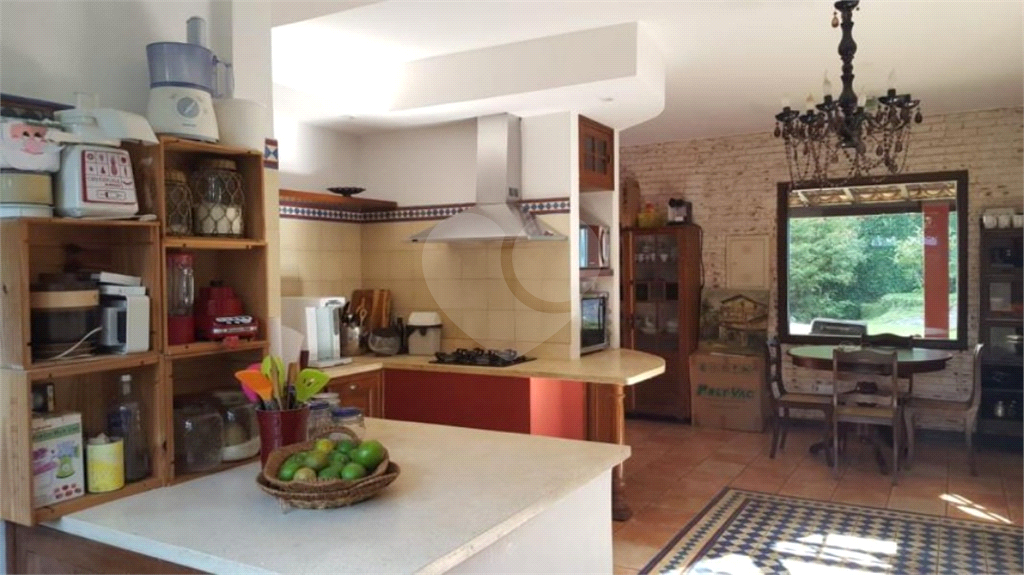 Casa de Vila Residencial com 4 dormitórios e 4 suítes na melhor localização de Embu das Artes.