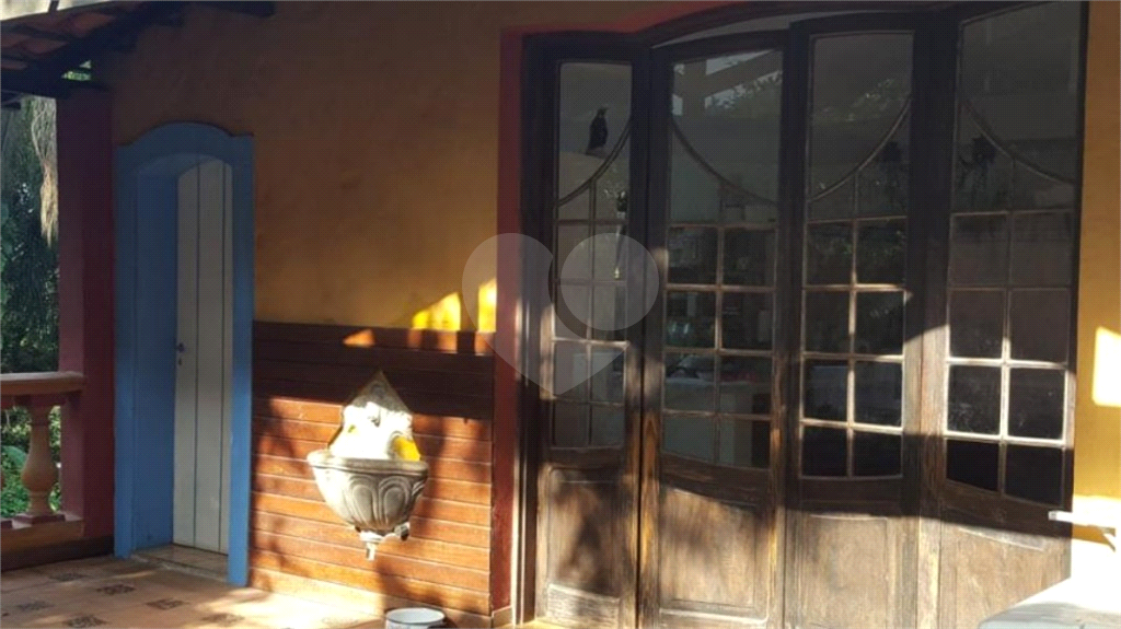 Casa de Vila Residencial com 4 dormitórios e 4 suítes na melhor localização de Embu das Artes.