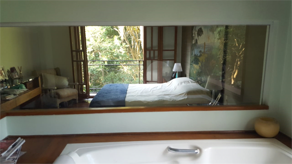 Casa de Vila Residencial com 4 dormitórios e 4 suítes na melhor localização de Embu das Artes.