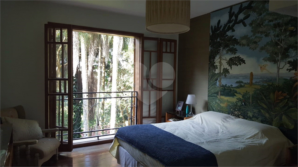 Casa de Vila Residencial com 4 dormitórios e 4 suítes na melhor localização de Embu das Artes.