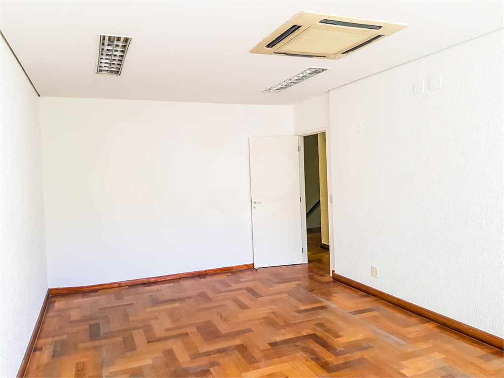 Prédio a venda em avenida