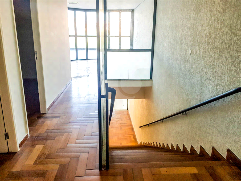 Prédio a venda em avenida