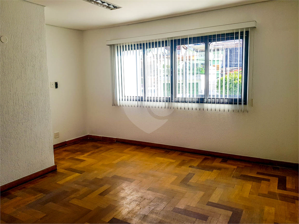 Prédio a venda em avenida