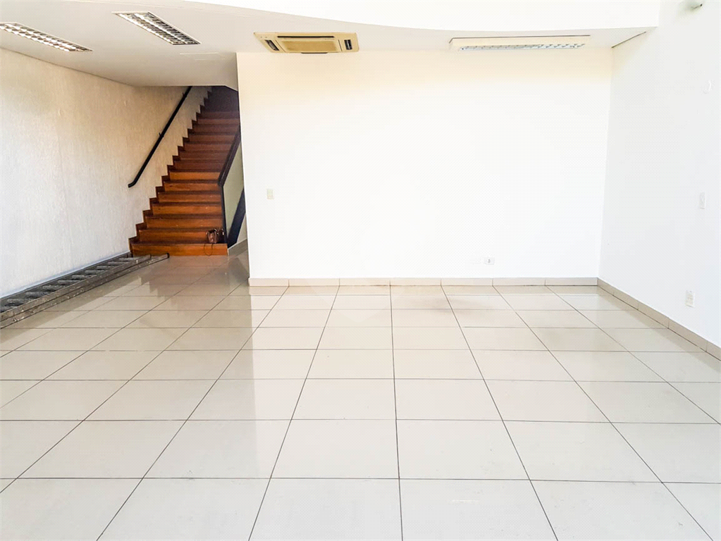 Prédio a venda em avenida