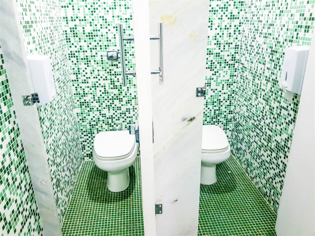 Prédio a venda em avenida