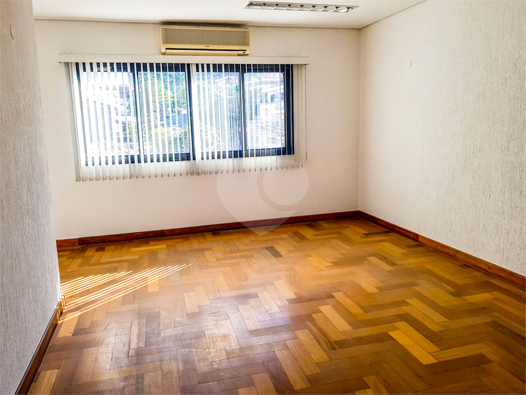 Prédio a venda em avenida