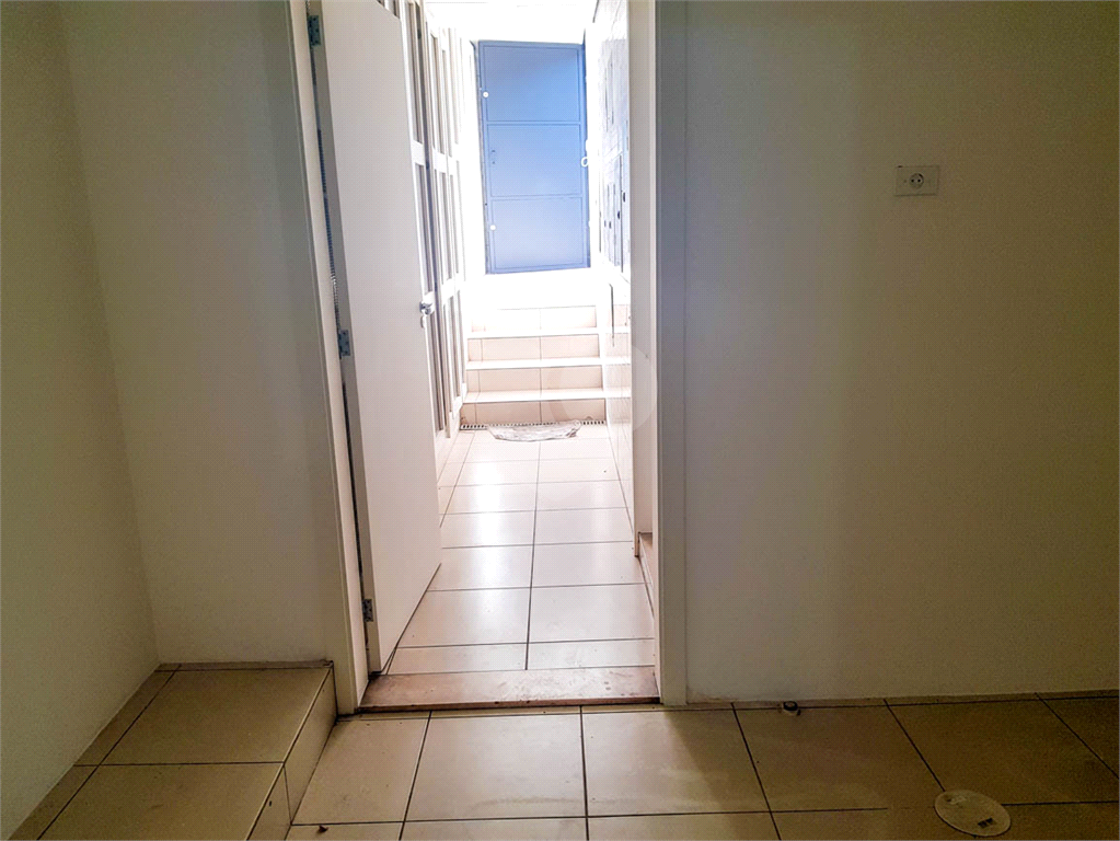 Prédio a venda em avenida