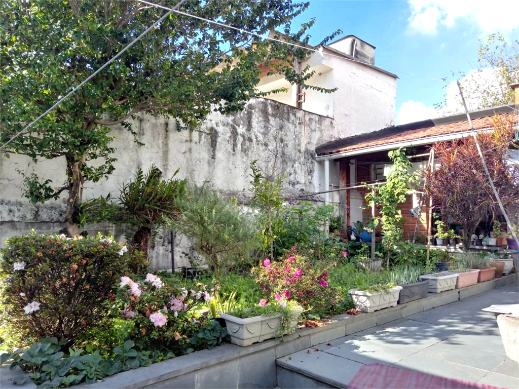 Casa Térrea Assobradada com Quintal