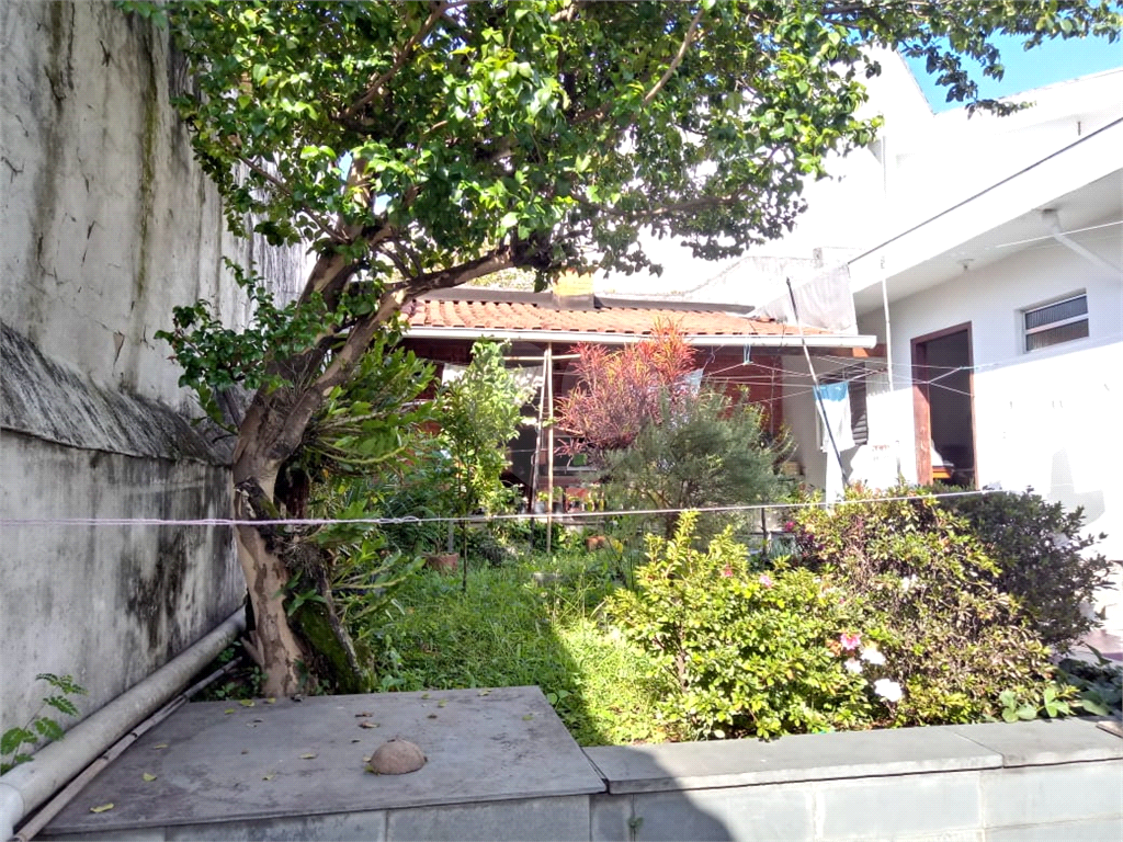 Casa Térrea Assobradada com Quintal