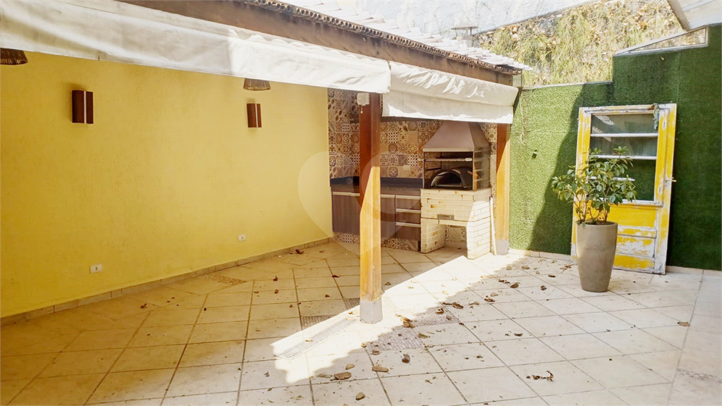 Sobrado condomínio fechado
