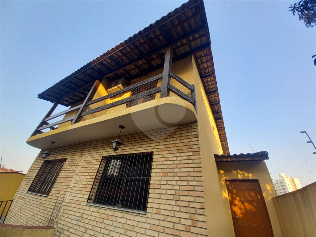 Sobrado 3 quartos 1 suíte 3 vagas no bairro de Vila Mazzei