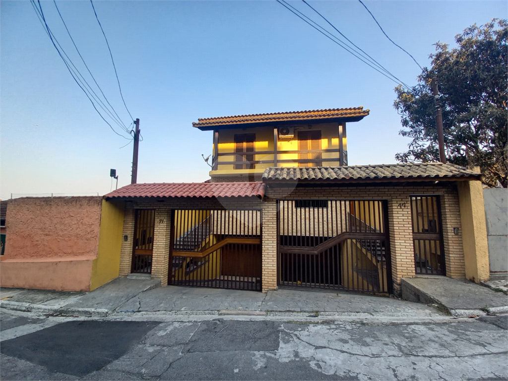 Sobrado 3 quartos 1 suíte 3 vagas no bairro de Vila Mazzei