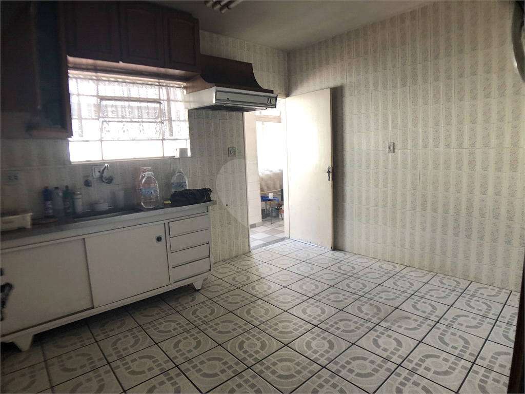 Apartamento amplo na região da Água Fria, com 3 dormitórios, 2 banheiros, 1 vaga de garagem,