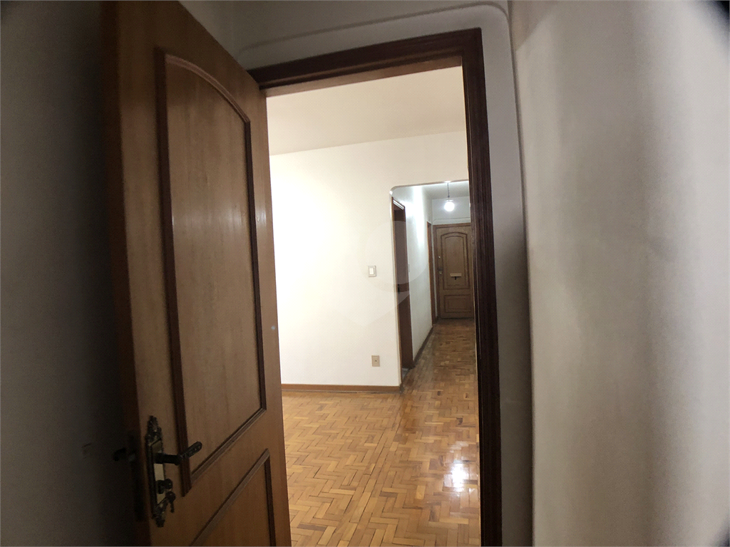 Apartamento amplo na região da Água Fria, com 3 dormitórios, 2 banheiros, 1 vaga de garagem,