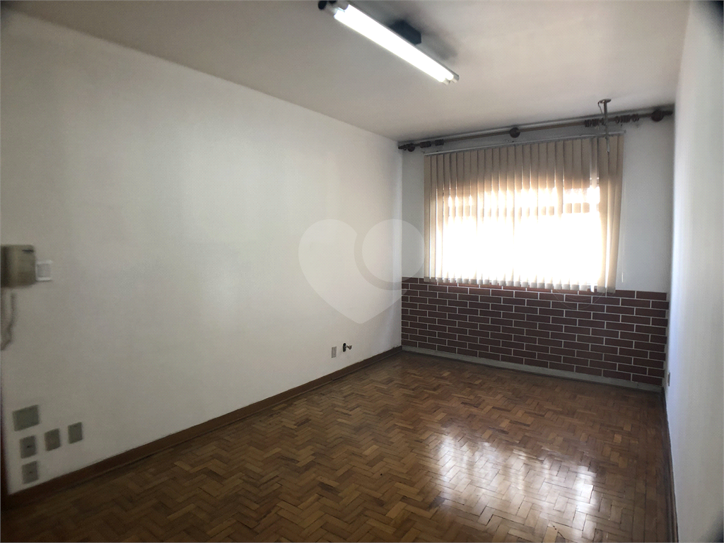 Apartamento amplo na região da Água Fria, com 3 dormitórios, 2 banheiros, 1 vaga de garagem,