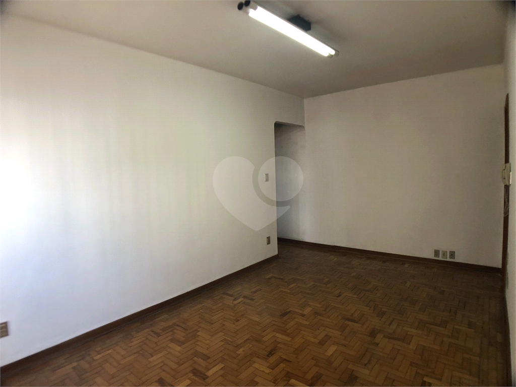 Apartamento amplo na região da Água Fria, com 3 dormitórios, 2 banheiros, 1 vaga de garagem,