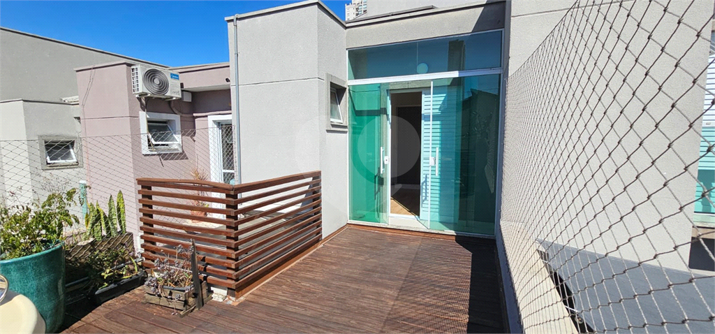 Sobrado Moderno com 2 Quartos(Suítes),1 deles com Deck e Ofurô, Sala 2 ambientes, 2 Vagas-Santana-Sp