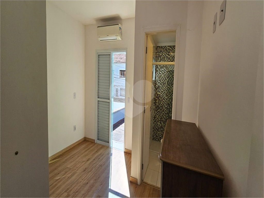 Sobrado Moderno com 2 Quartos(Suítes),1 deles com Deck e Ofurô, Sala 2 ambientes, 2 Vagas-Santana-Sp