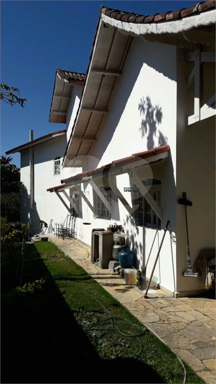 Casa na Serra da Cantareira. Piscina. Quadra Futsal. Salão jogos e festas. Edícula. Churrasqueira.