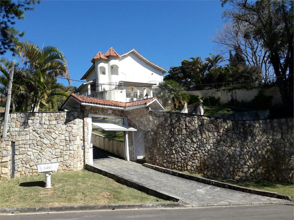 Casa na Serra da Cantareira. Piscina. Quadra Futsal. Salão jogos e festas. Edícula. Churrasqueira.