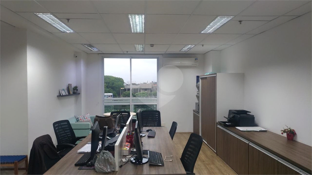 Sala Comercial Reformada / Mobiliada a 150 metros do metrô TIÊTE