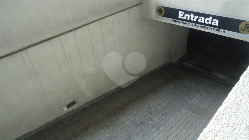 Sala Comercial Reformada / Mobiliada a 150 metros do metrô TIÊTE