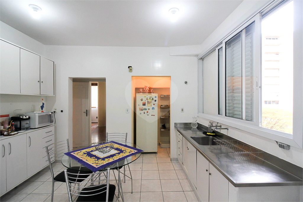Lindo apartamento entre Jardim Europa e Itaim Bibi com 168m²