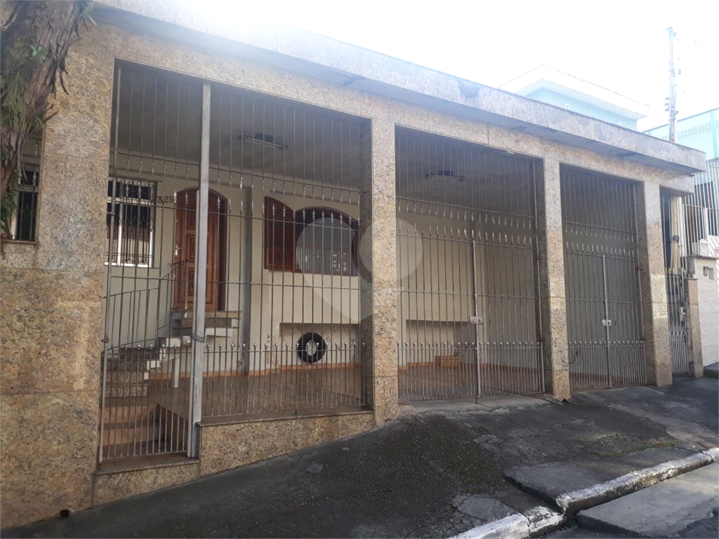 Casa térrea com  terreno de 10x25 com 3 casas no mesmo terreno ideal para renda aceita permuta!