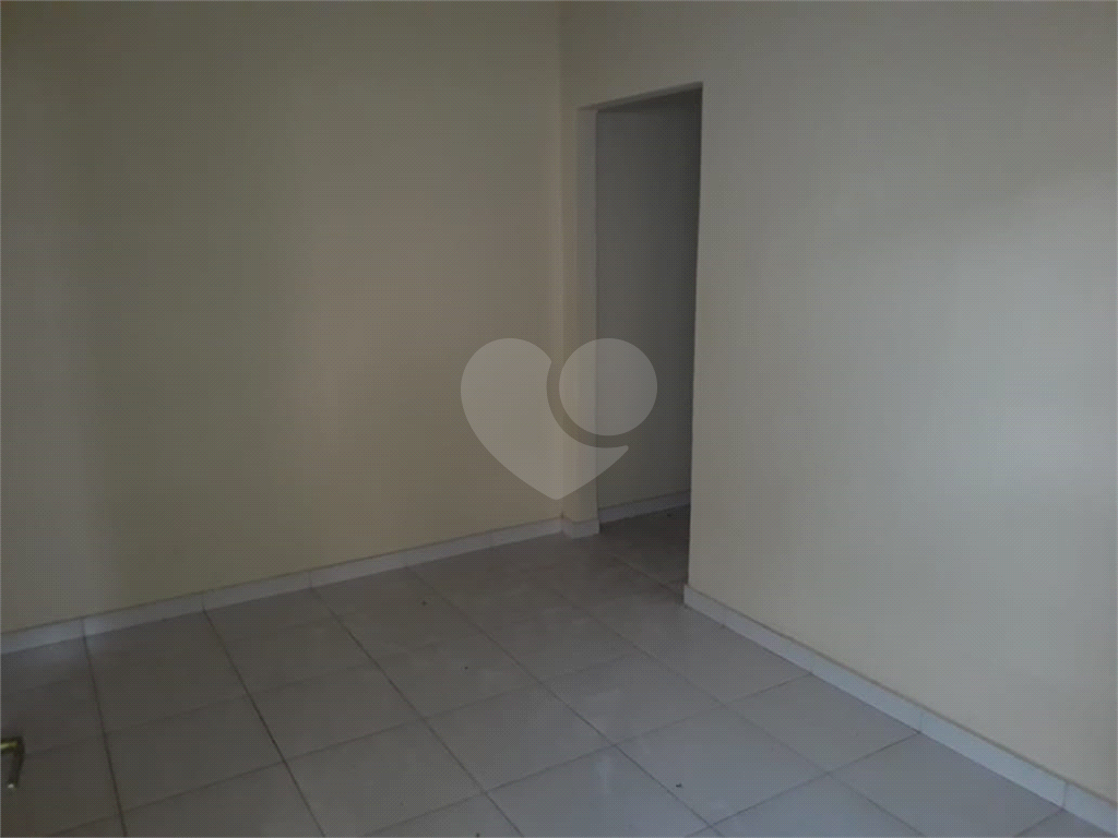 Casa térrea com  terreno de 10x25 com 3 casas no mesmo terreno ideal para renda aceita permuta!
