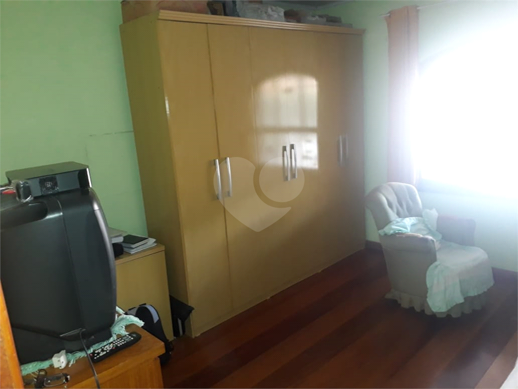 Casa térrea com  terreno de 10x25 com 3 casas no mesmo terreno ideal para renda aceita permuta!