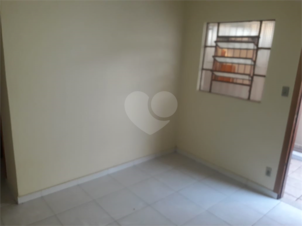 Casa térrea com  terreno de 10x25 com 3 casas no mesmo terreno ideal para renda aceita permuta!