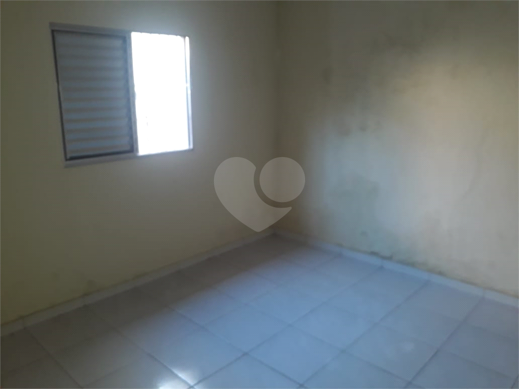 Casa térrea com  terreno de 10x25 com 3 casas no mesmo terreno ideal para renda aceita permuta!