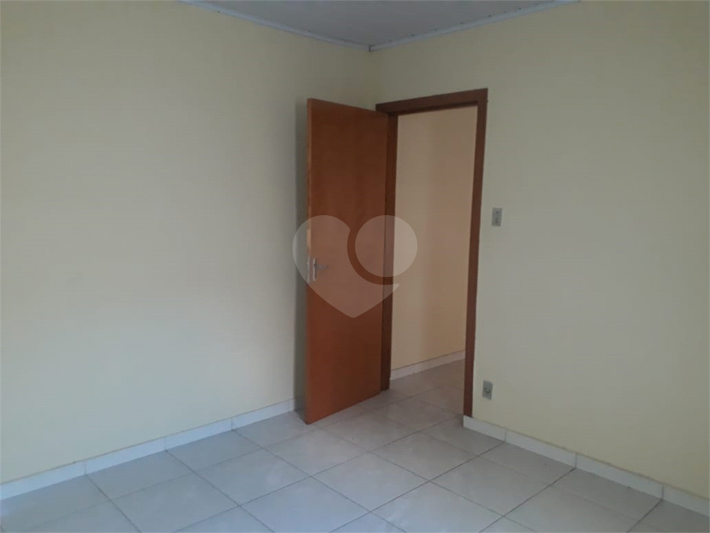 Casa térrea com  terreno de 10x25 com 3 casas no mesmo terreno ideal para renda aceita permuta!