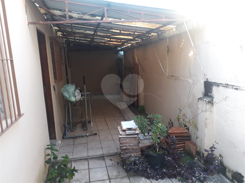 Casa térrea com  terreno de 10x25 com 3 casas no mesmo terreno ideal para renda aceita permuta!