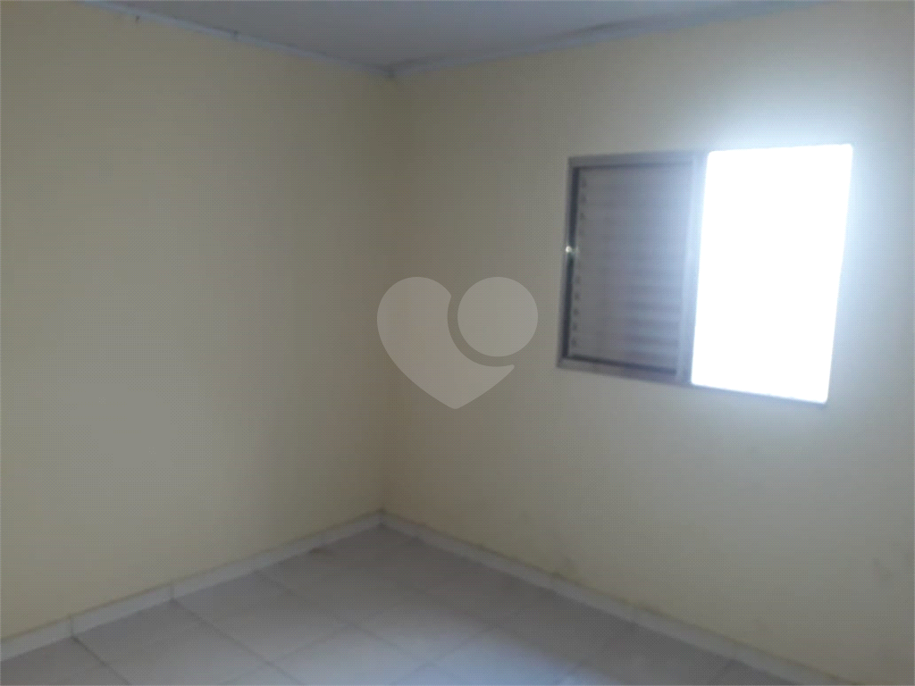 Casa térrea com  terreno de 10x25 com 3 casas no mesmo terreno ideal para renda aceita permuta!