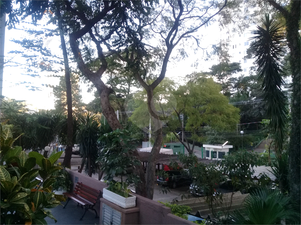 Apartamento em meio a muito verde com 60 m²  2 dormitorios 1 vaga