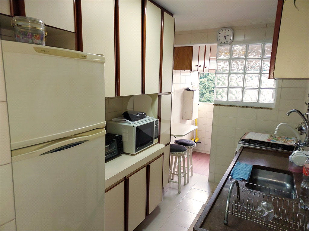 Apartamento em meio a muito verde com 60 m²  2 dormitorios 1 vaga