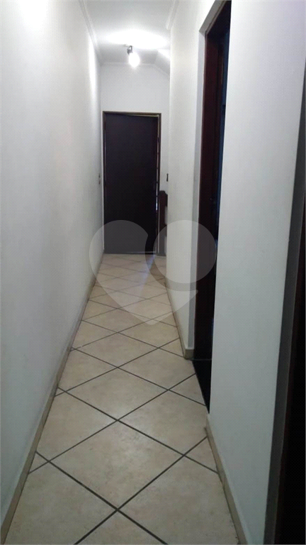 Sobrado - 15 minutos a pé para o Metrô. Ao lado Avenida Luiz Dumont Villares.