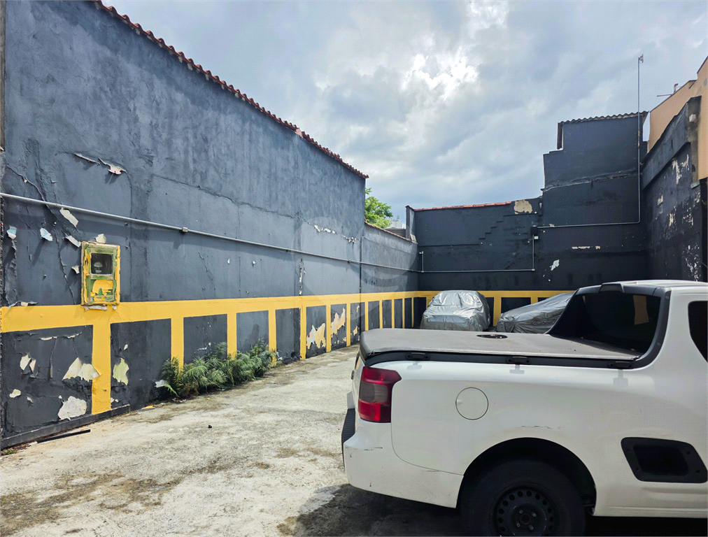 Casa térrea á venda com 02 dormitórios  mais edícula na região de Santo Amaro  ao lado do largo 13