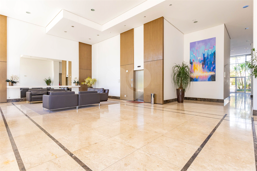 Imóvel de 223m² 3 suítes, sala ampliada com varanda gourmet com lavabo 3 vagas em condomínio clube Vila Romana
