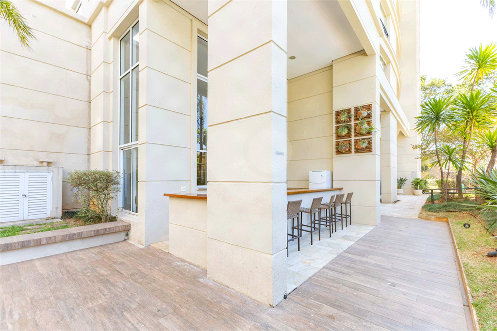 Imóvel de 223m² 3 suítes, sala ampliada com varanda gourmet com lavabo 3 vagas em condomínio clube Vila Romana